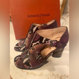 Donald Pilner purple leather snakeskin heels. Size 8.5. Never worn!